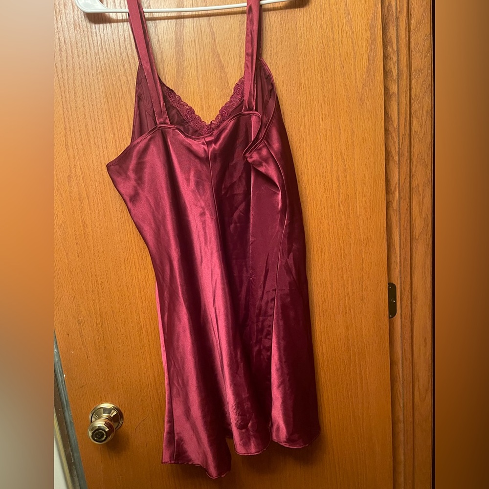 Woman’s 1X Nightgown and Sheer Robe